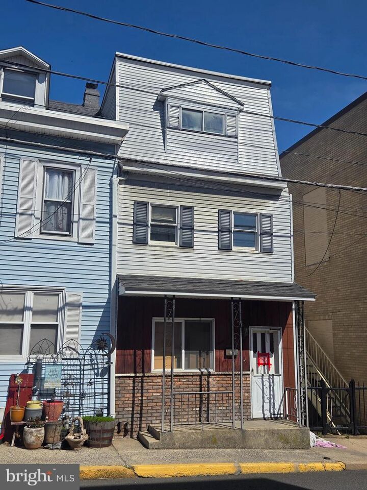 Property Photo:  320 W Norwegian Street  PA 17901 