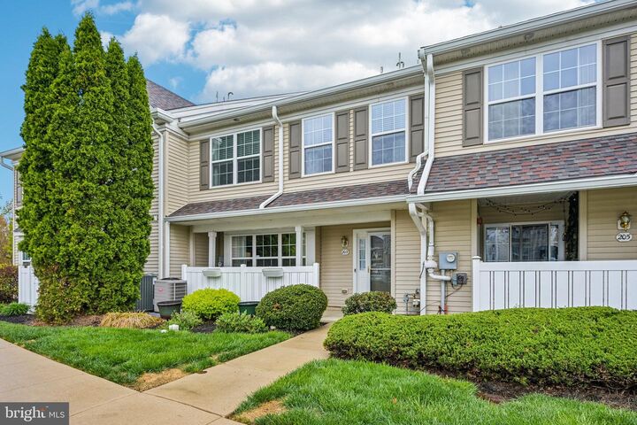 Property Photo:  203 Flagstone Road 6  PA 19425 