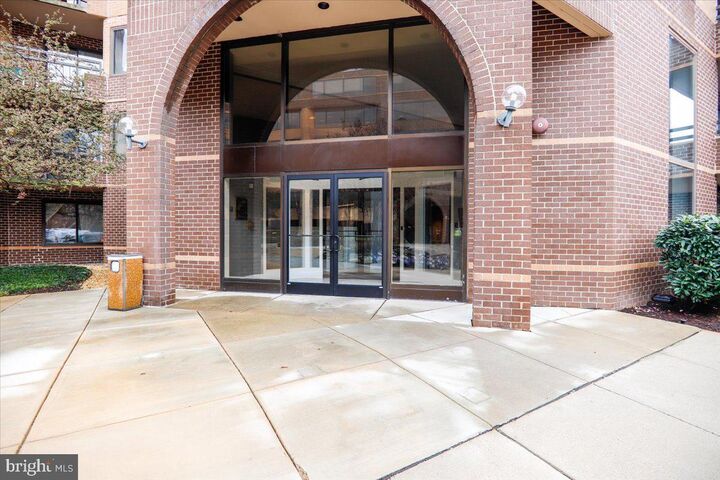 Property Photo:  2111 Wisconsin Avenue NW 118  DC 20007 