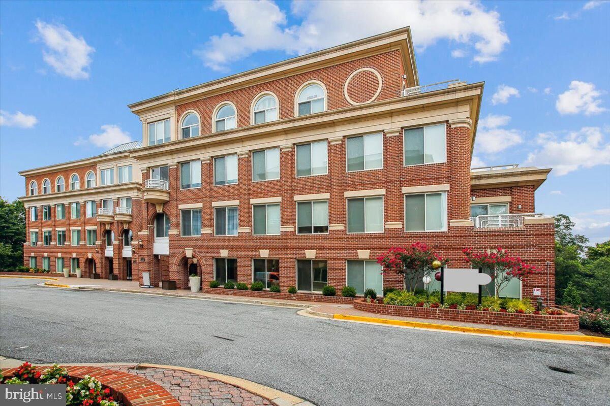 Property Photo:  635 Slaters Lane 301  VA 22314 