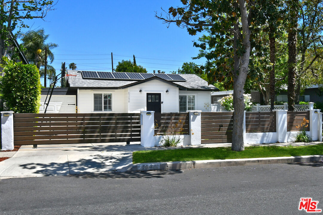 Property Photo:  5248 Lennox Ave  CA 91401 