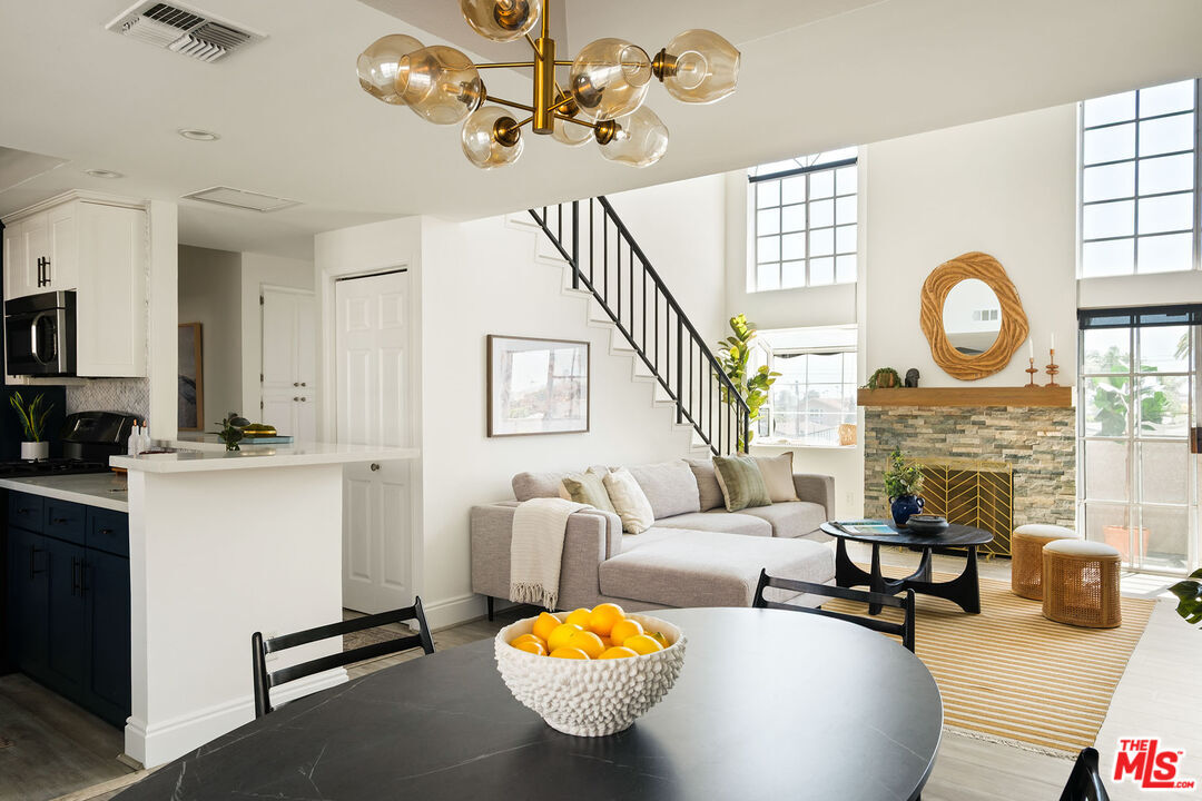 Property Photo:  12016 Washington Pl  CA 90066 