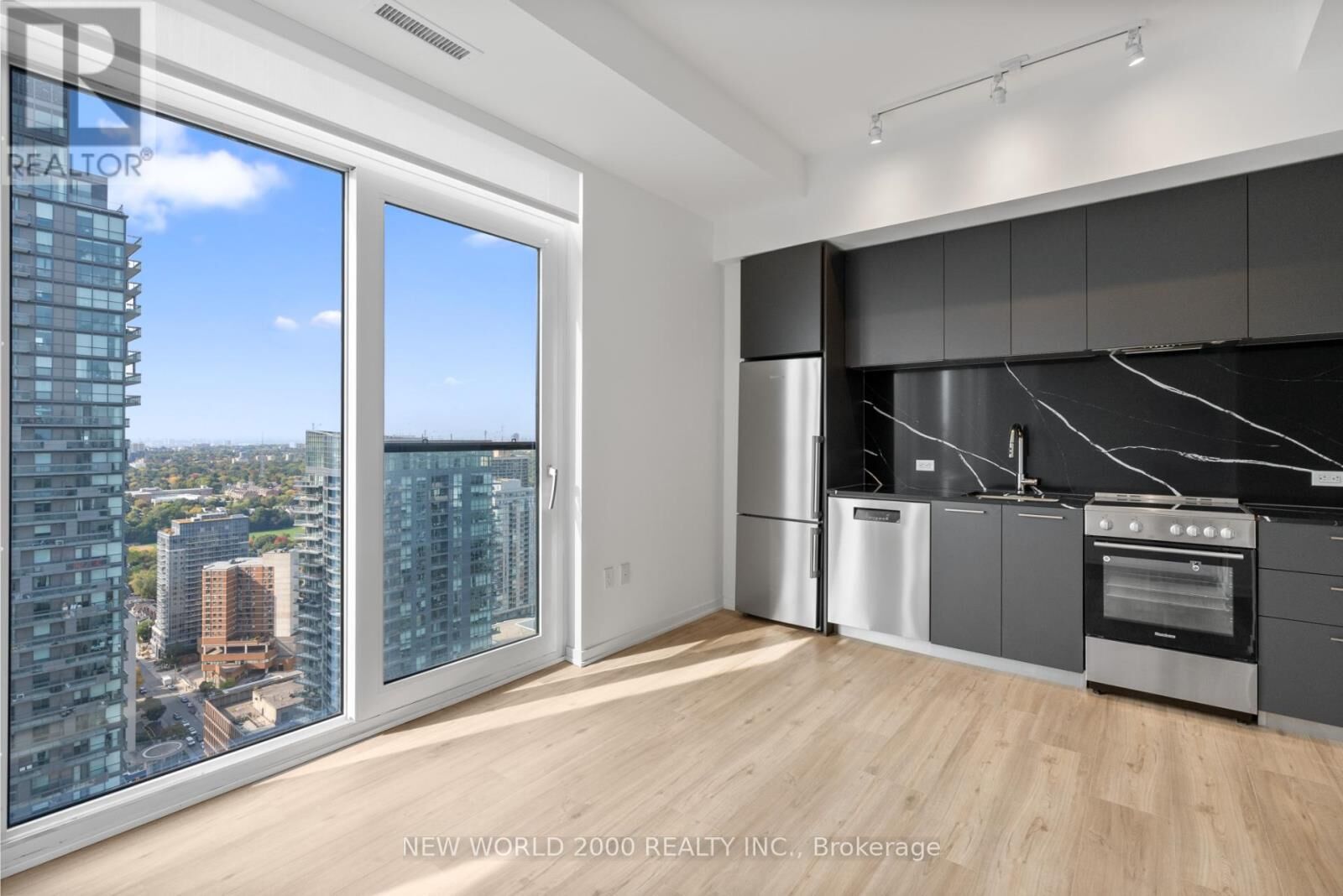 Property Photo:  101 Roehampton Avenue 3809  ON M4P 2W2 