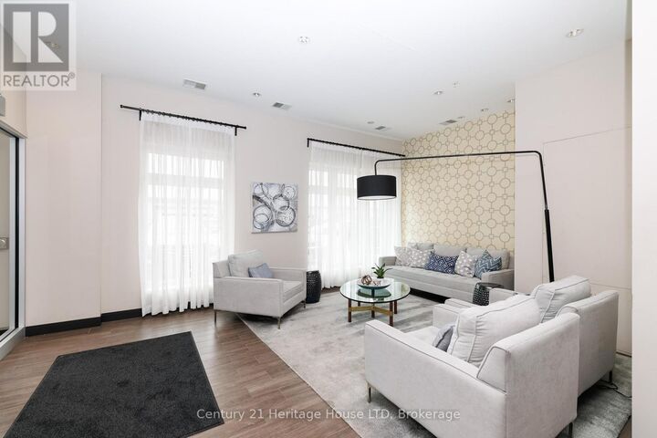 Property Photo:  520 North Service Road 402  ON L3M 0C9 