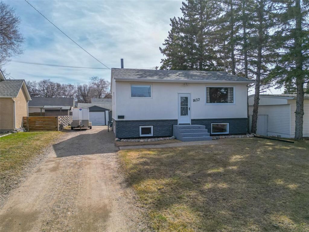 Photo de la propriété:  1637 10th Street  MB R7A 4H3 