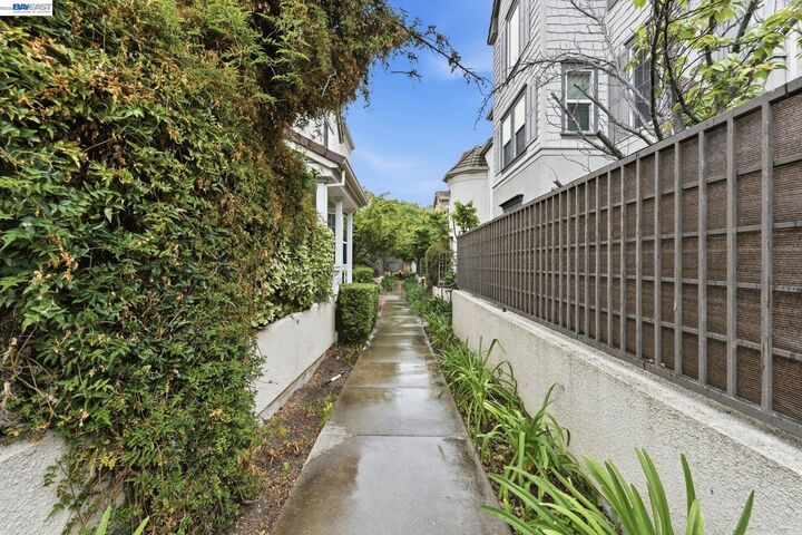 Property Photo:  6005 Hillbrook Pl  CA 94568 