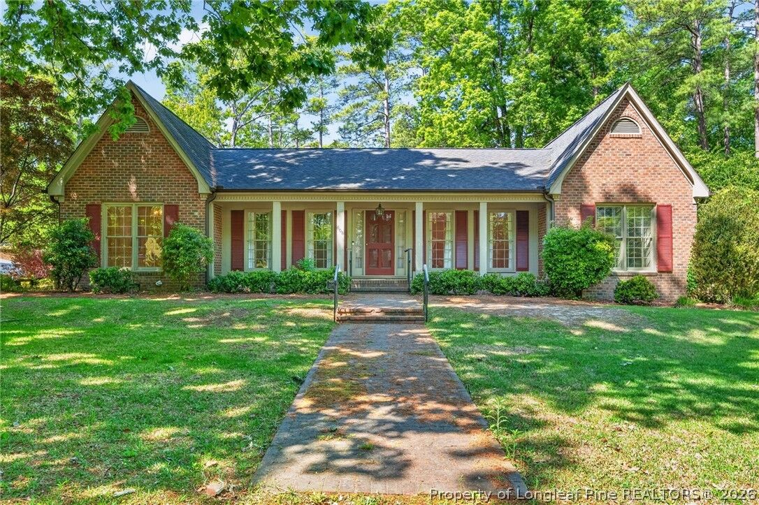 Property Photo:  608 Argyll Road  NC 28303 