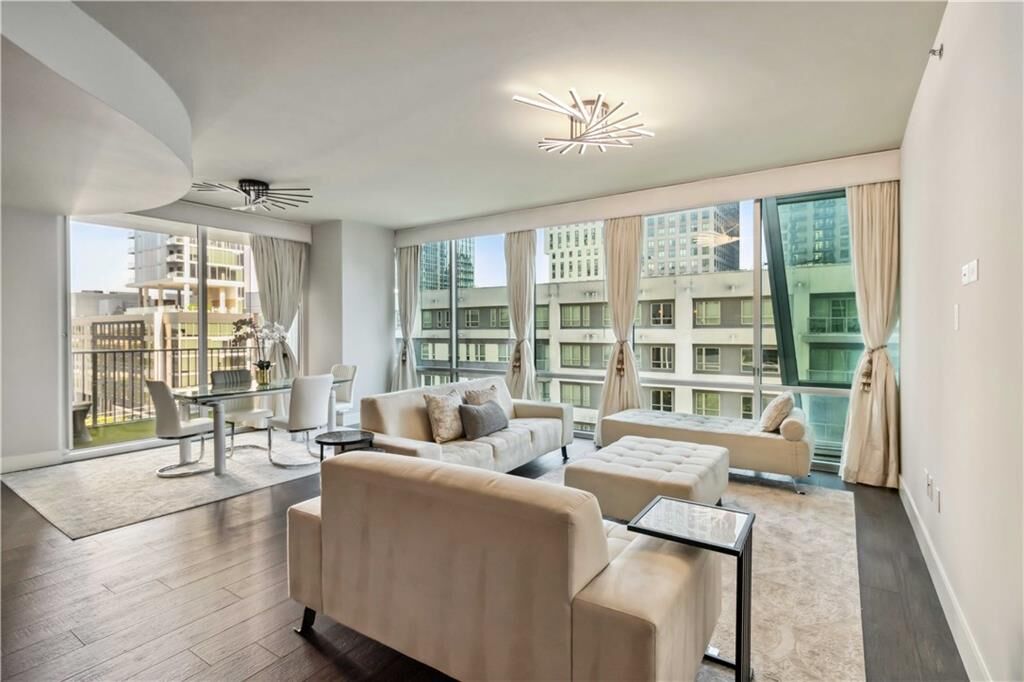 Property Photo:  20 10th Street NW 704  GA 30309 