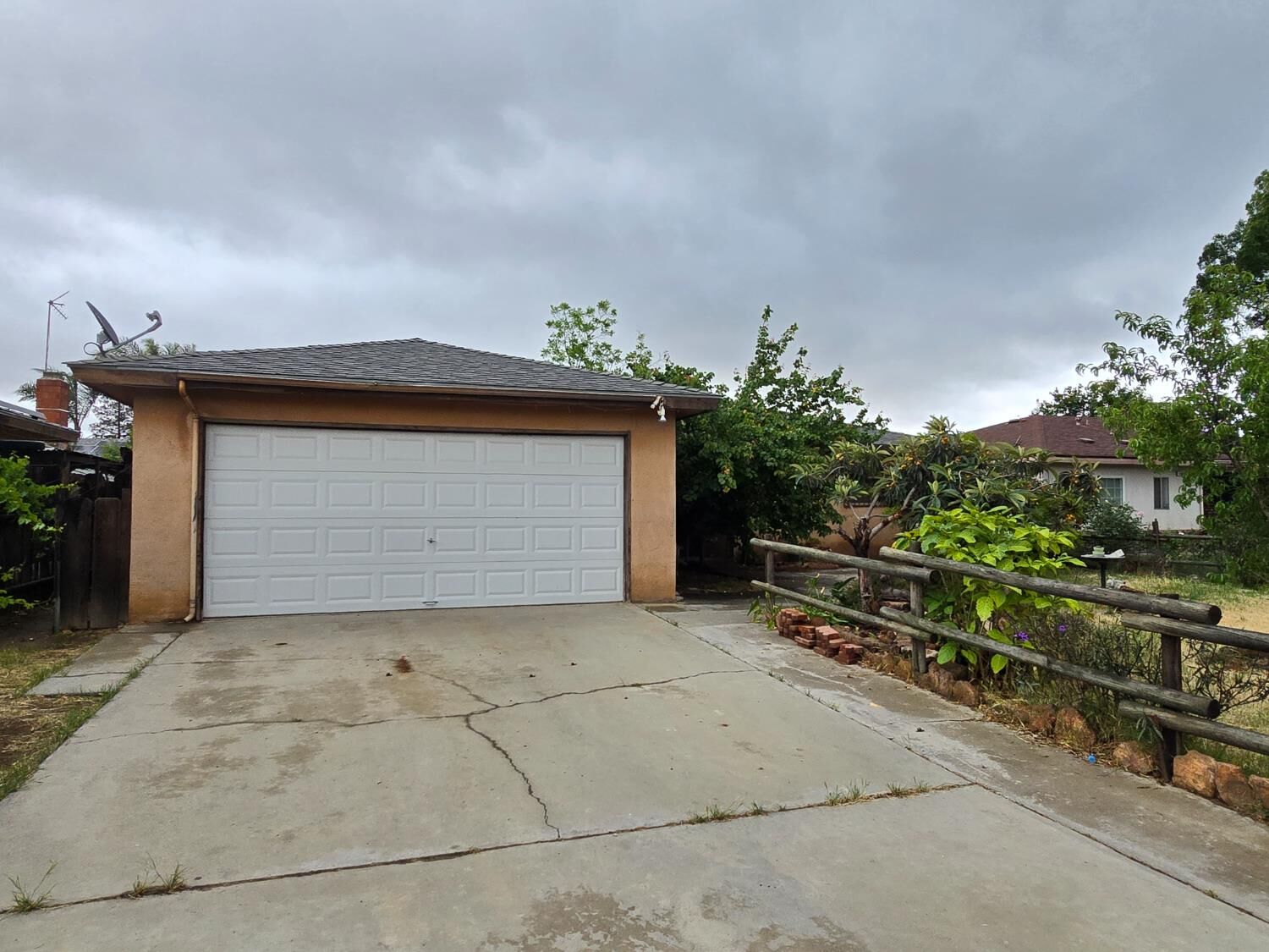 Property Photo:  1405 Sonora Street  CA 93638 