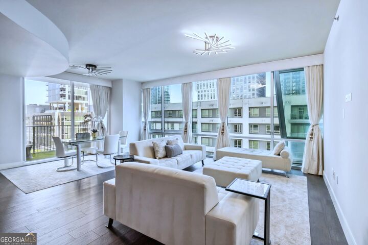 Property Photo:  20 10th Street NW 704  GA 30309 