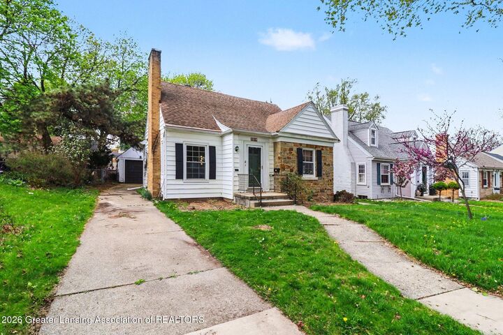 Property Photo:  1814 Sunnyside Avenue  MI 48910 