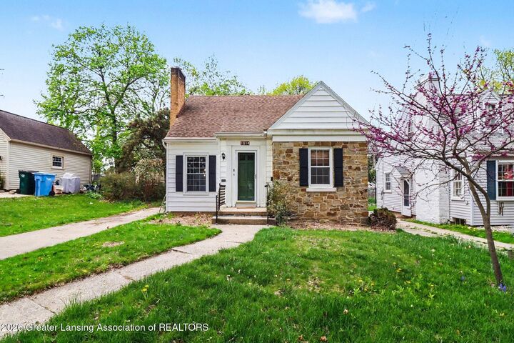 Property Photo:  1814 Sunnyside Avenue  MI 48910 