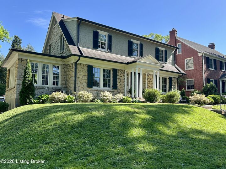 Property Photo:  2306 Woodford Pl  KY 40205 
