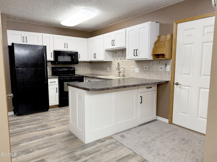 Property Photo:  1510 Cimarron Drive  ND 58503 