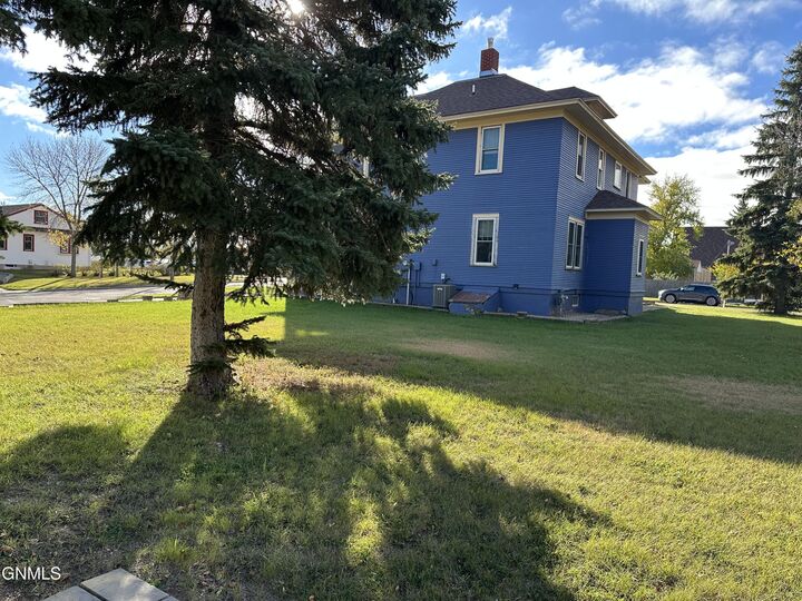 Property Photo:  137 3rd Avenue NE  ND 58540 