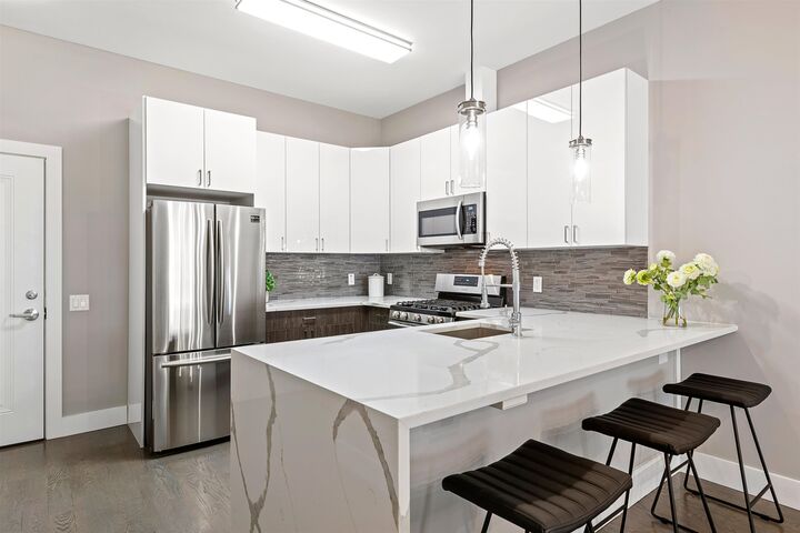 Property Photo:  313 Pine St 302  NJ 07304 