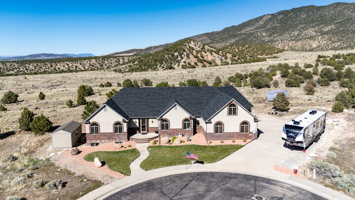 Property Photo:  1049 E Fenwick Way  UT 84721 