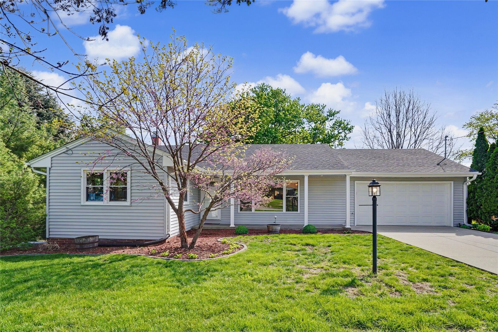 Property Photo:  2917 87th Court  IA 50322 