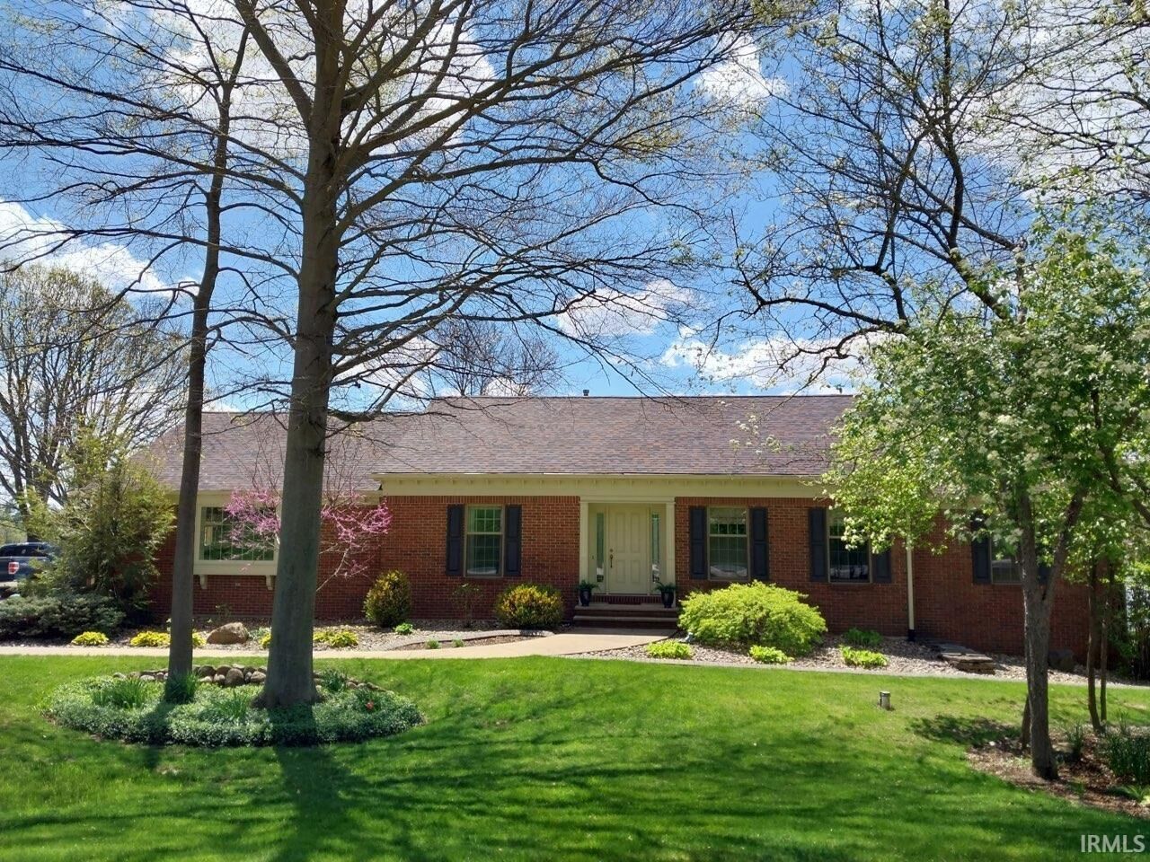 Property Photo: 1502 Brookview Boulevard IN 46755-2775