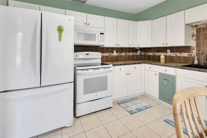 Property Photo:  44 Narcissus Drive  FL 32713 