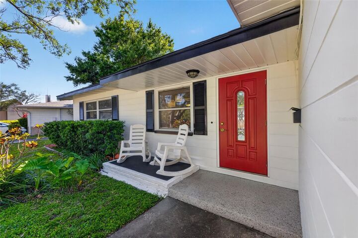 Property Photo:  233 NW Madison Circle N  FL 33702 