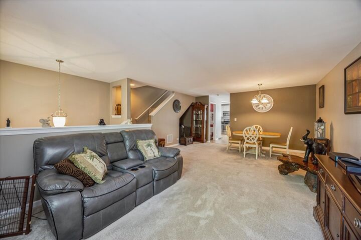 Property Photo:  558 Lincoln Station Drive 558  IL 60543 