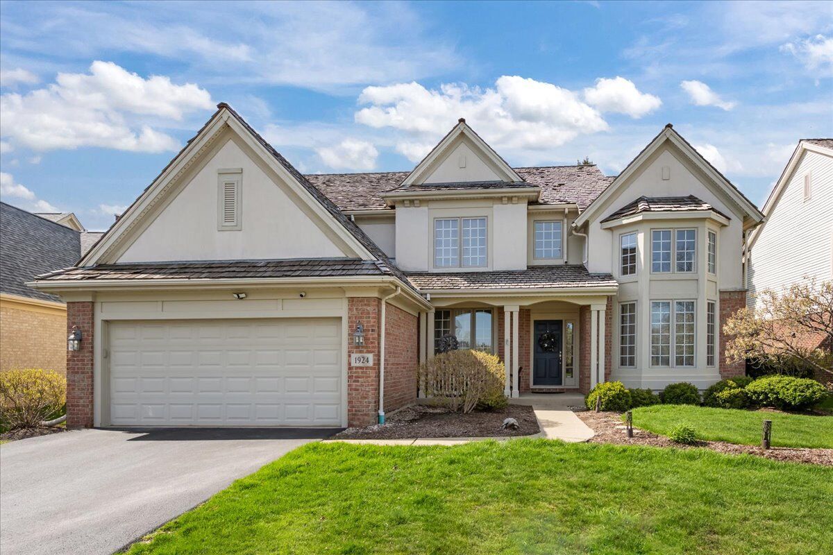 Property Photo:  1924 Wyndham Circle  IL 60025 