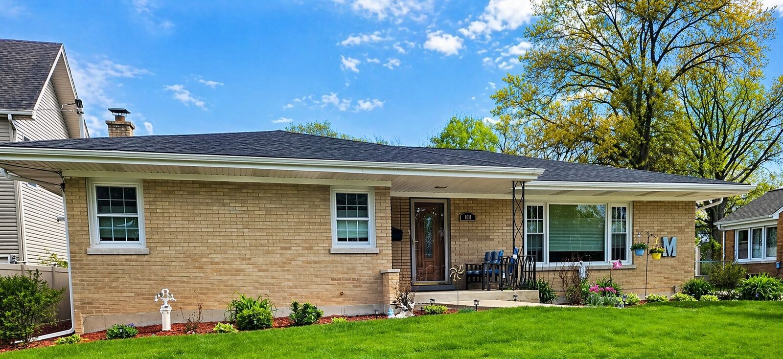 Property Photo:  1101 E Washington Boulevard  IL 60148 