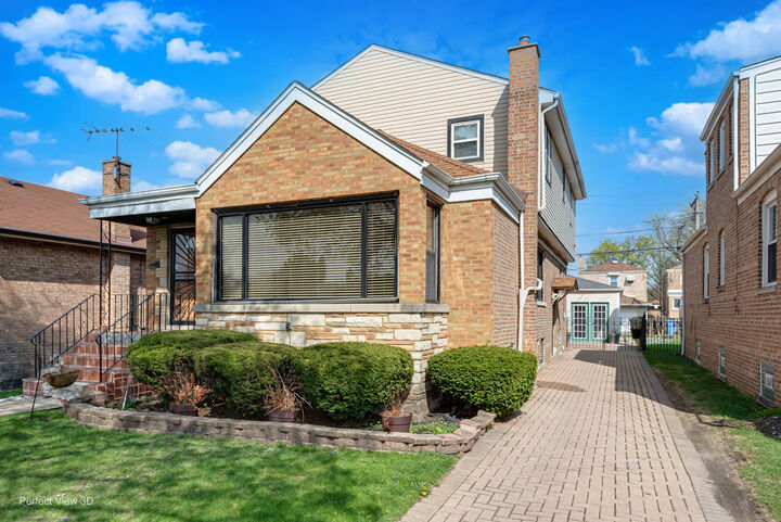 Property Photo:  