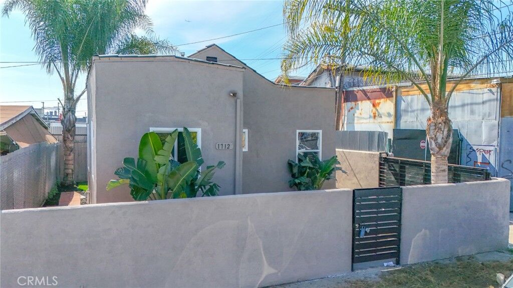 Property Photo:  1712 E 57th  CA 90058 