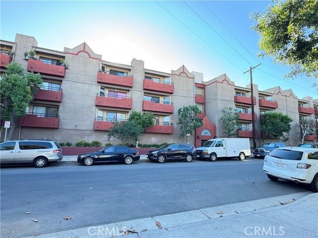 Property Photo:  4717 Ben Avenue 311  CA 91607 