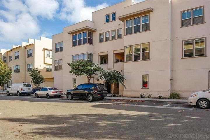 Property Photo:  5320 Calle Rockfish 7  CA 92154 