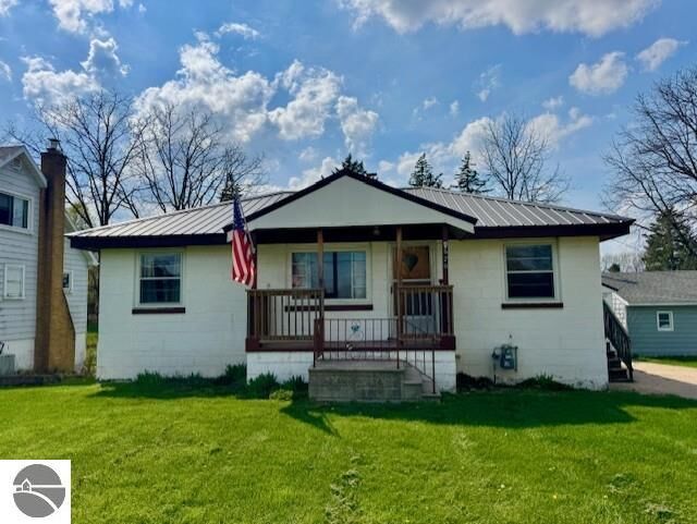Property Photo:  520 S Franklin  MI 48880 