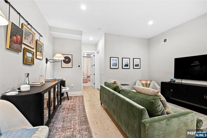 Property Photo:  289 Webster Avenue 1A  NJ 07307 