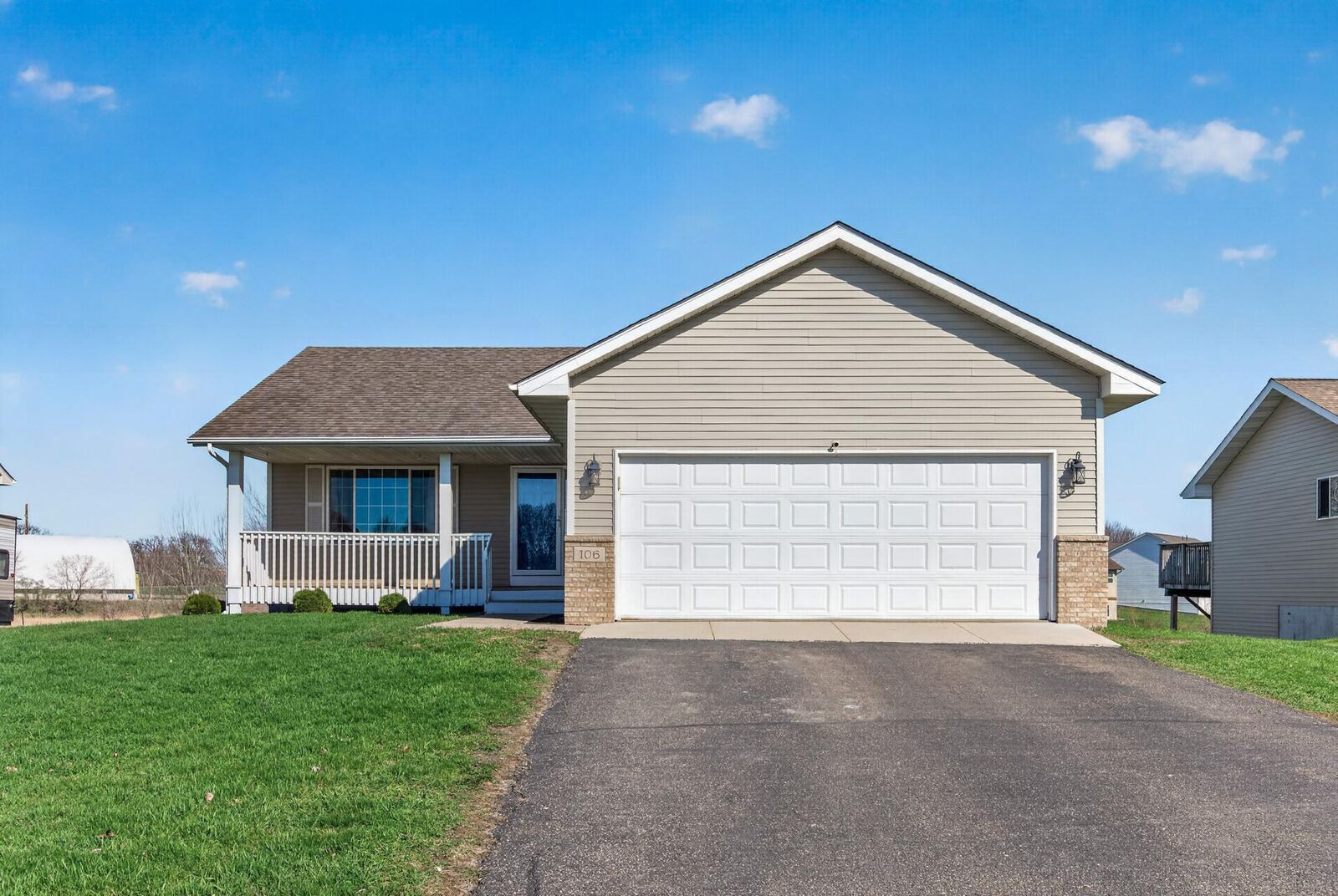 Property Photo:  106 Summerfield Drive  MN 55390 