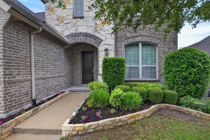 Property Photo:  2417 Barclay Court  TX 75074 