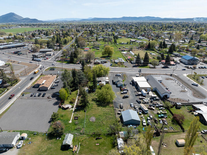 Property Photo:  6039 S 6th Street  OR 97603 