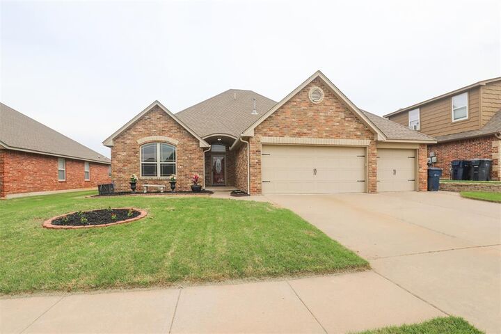 Property Photo:  2712 Busheywood Drive  OK 73099 