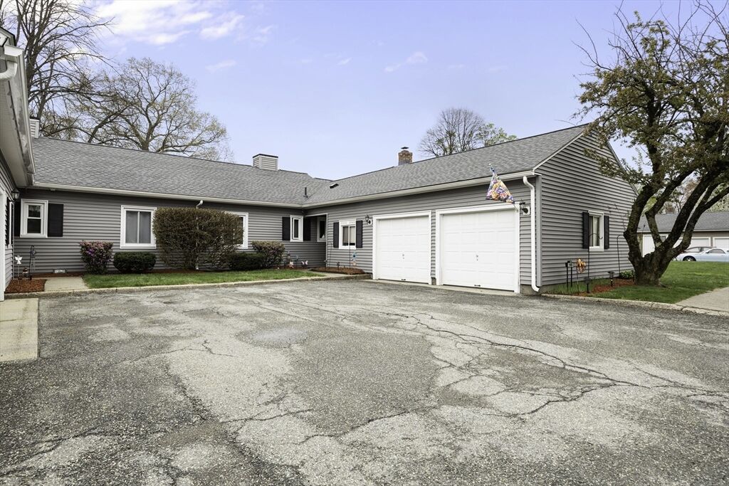 Property Photo:  165 Applewood Drive 165  MA 01022 