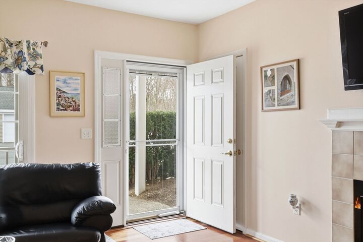 Property Photo:  203 Allerton Commons Ln 203  MA 02184 