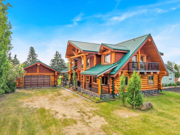 Property Photo: 8 Oliver Avenue AB T4L 2N1
