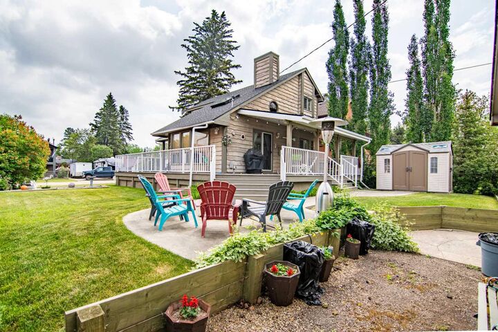 Property Photo:  5014 43 Street  AB T4S 1C1 