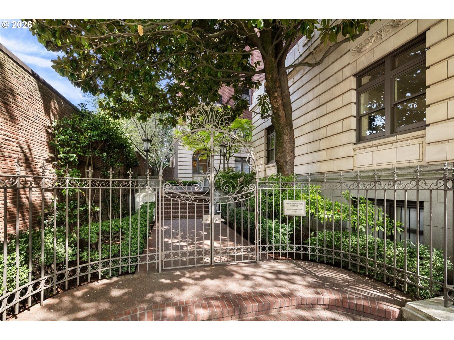 Property Photo:  2141 NW Davis St 301  OR 97210 