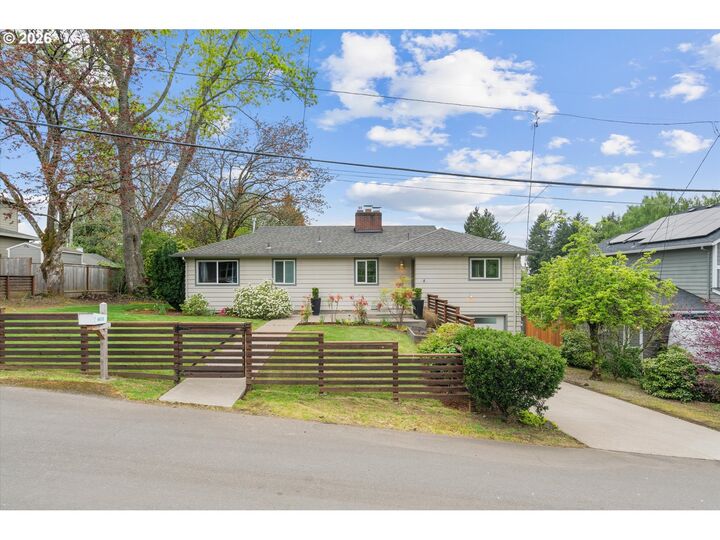 Property Photo:  1605 SW 88th Ave  OR 97225 