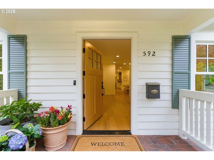 Property Photo:  592 9th St  OR 97034 