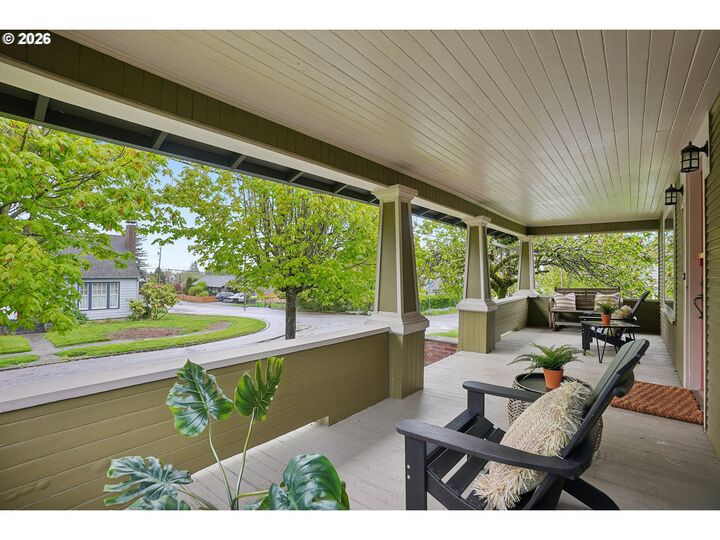 Property Photo:  428 Willamette St  OR 97045 
