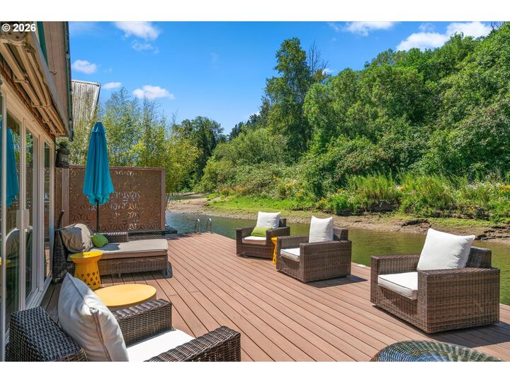 Property Photo:  7720 S Macadam Ave  OR 97219 