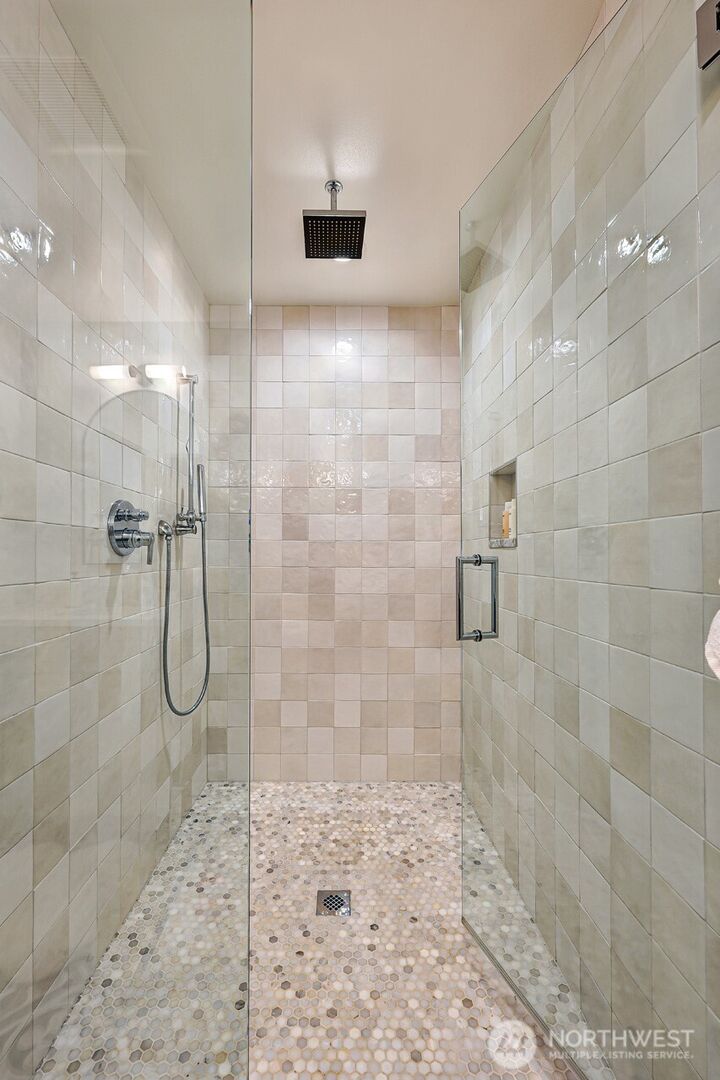 Property Photo:  800  32nd Avenue  WA 98122 