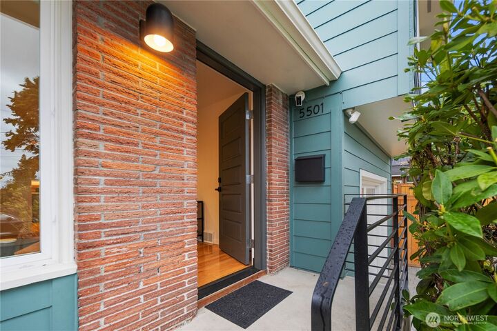 Property Photo: 5501 37th Avenue NE WA 98105