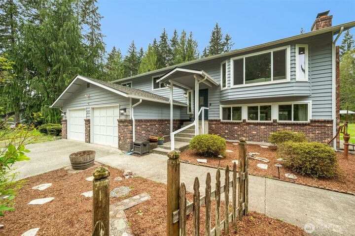 Property Photo:  10711  90th Street NE  WA 98258 